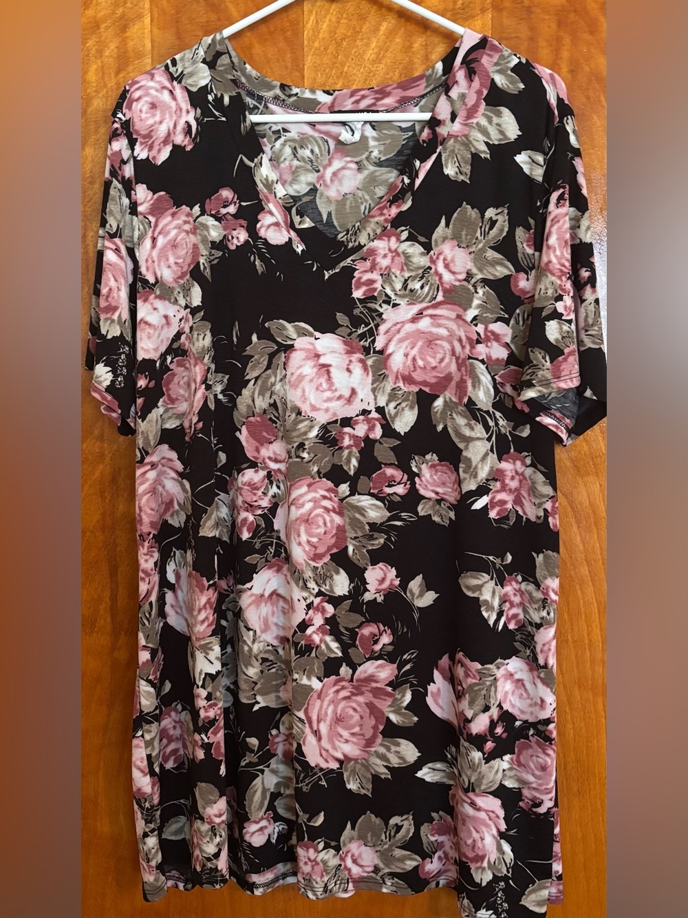 Heimish long top 3X
Floral V-Neck Tunic Top - Pink on Black